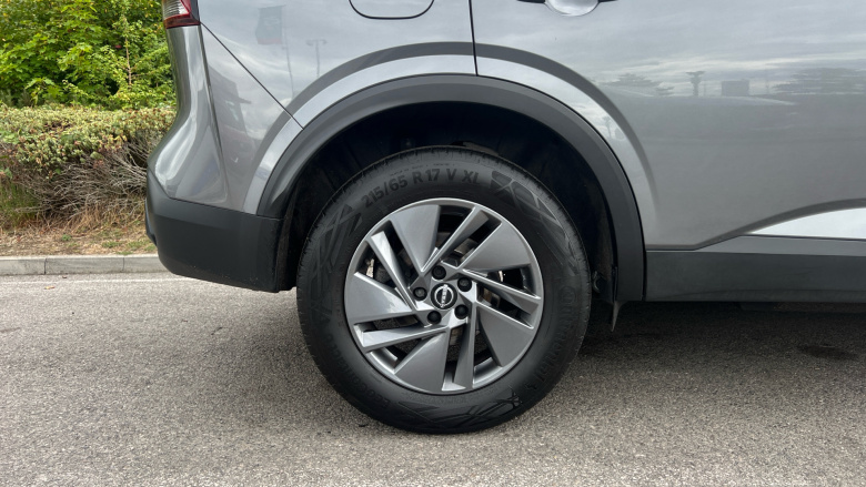 Nissan Qashqai 1.3 DiG-T MH Acenta Premium 5dr Petrol Hatchback